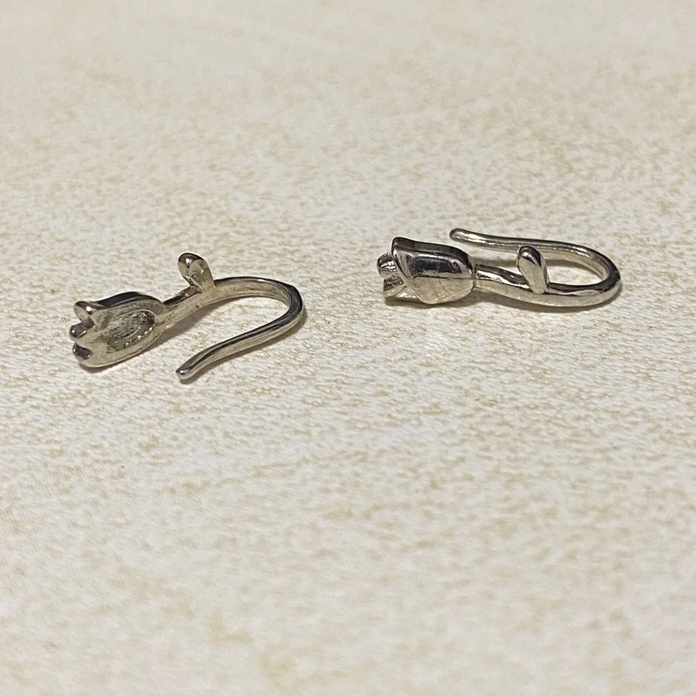 Solitaire Hanging Rose Silver Earrings